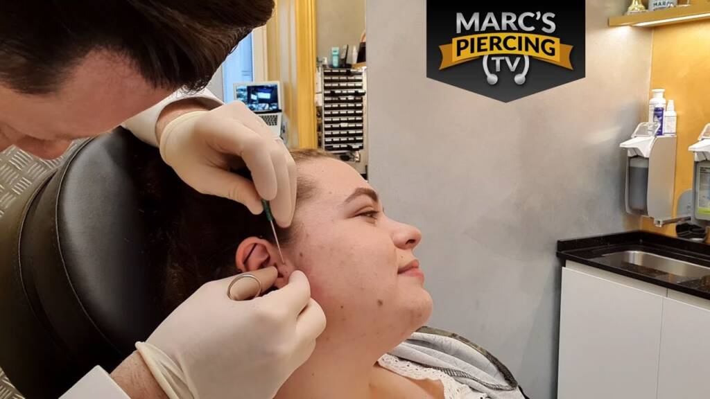Surface Piercing am Tragus 💉 Marc's Piercing TV